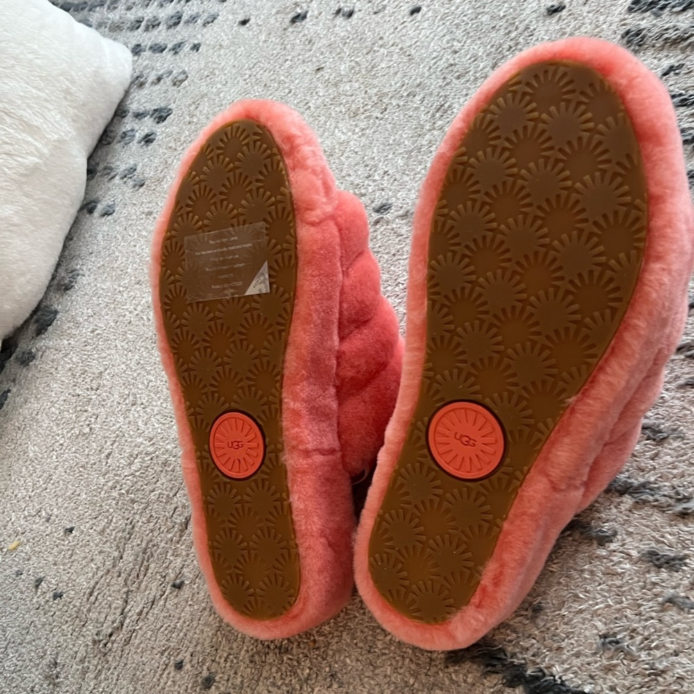 Uggs Sliders - image 3